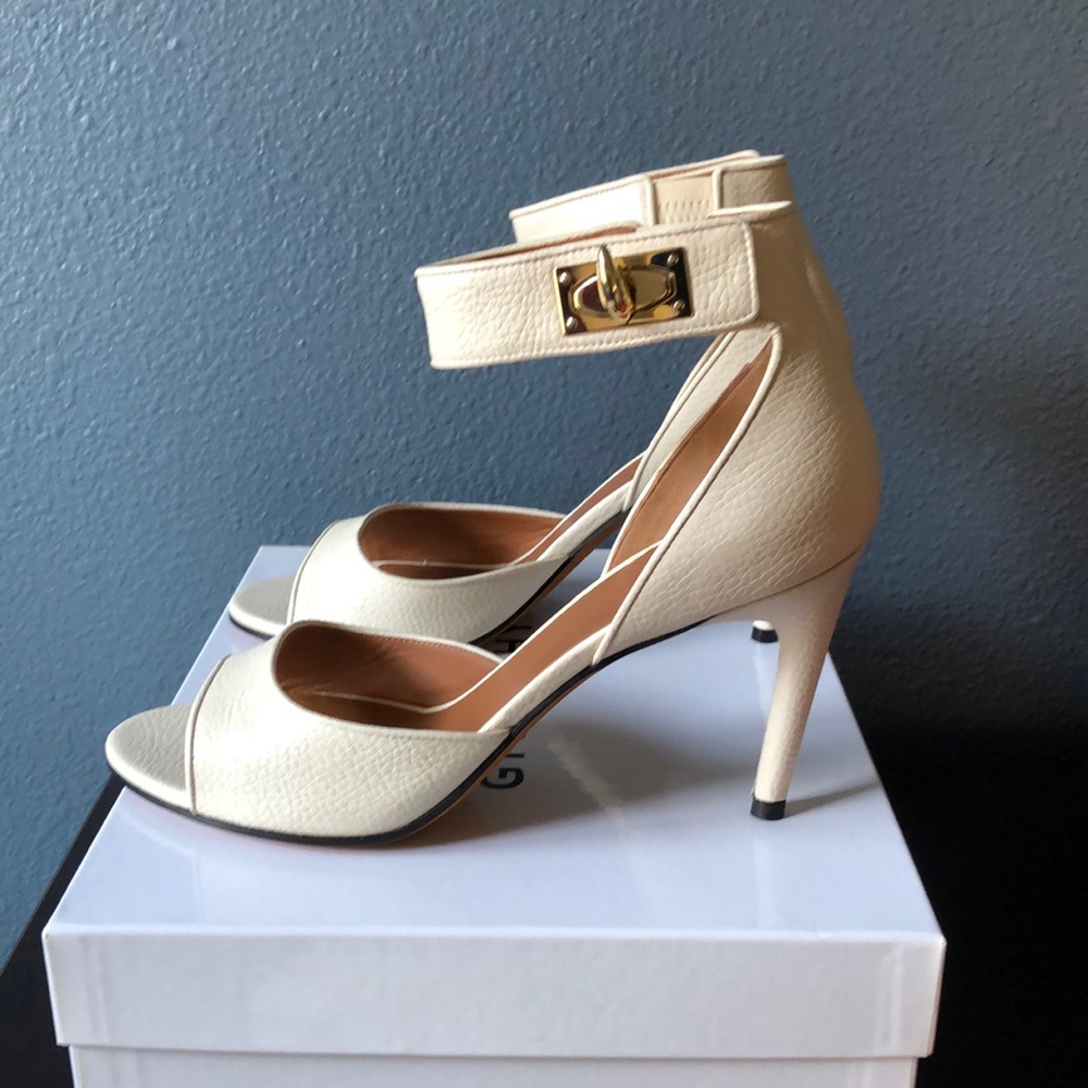 Givenchy Cream colored Sandals Shark-tooth Lock 37.5